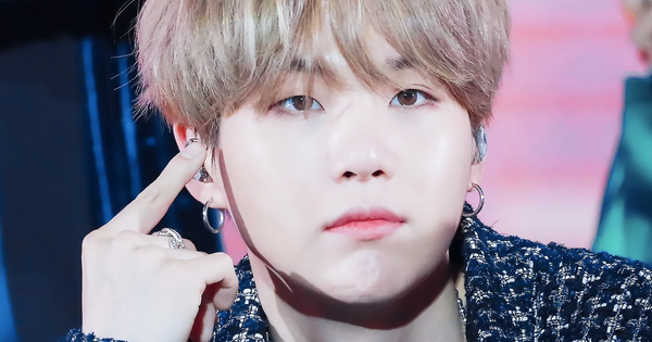 Chất như Suga (BTS): Duyên dáng “nhắc nhở”, mỉa mai truyền thông Mỹ ngay trên sóng livestream vì 1 câu hỏi