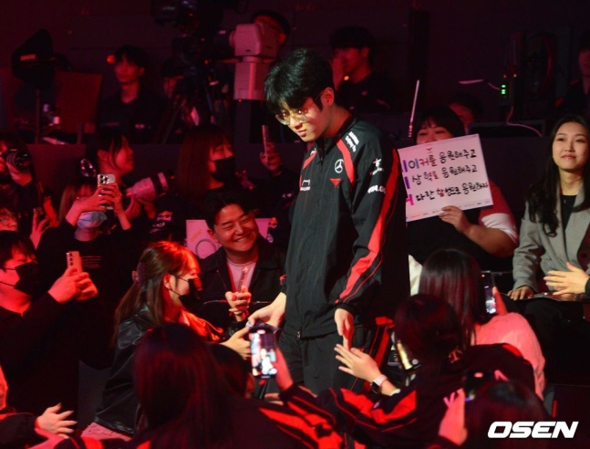 Zeus “không cảm thấy thoải mái” trong trận thua HLE 0-3, kỳ vọng đánh bại Doran tại playoffs LCK Mùa Xuân 2024