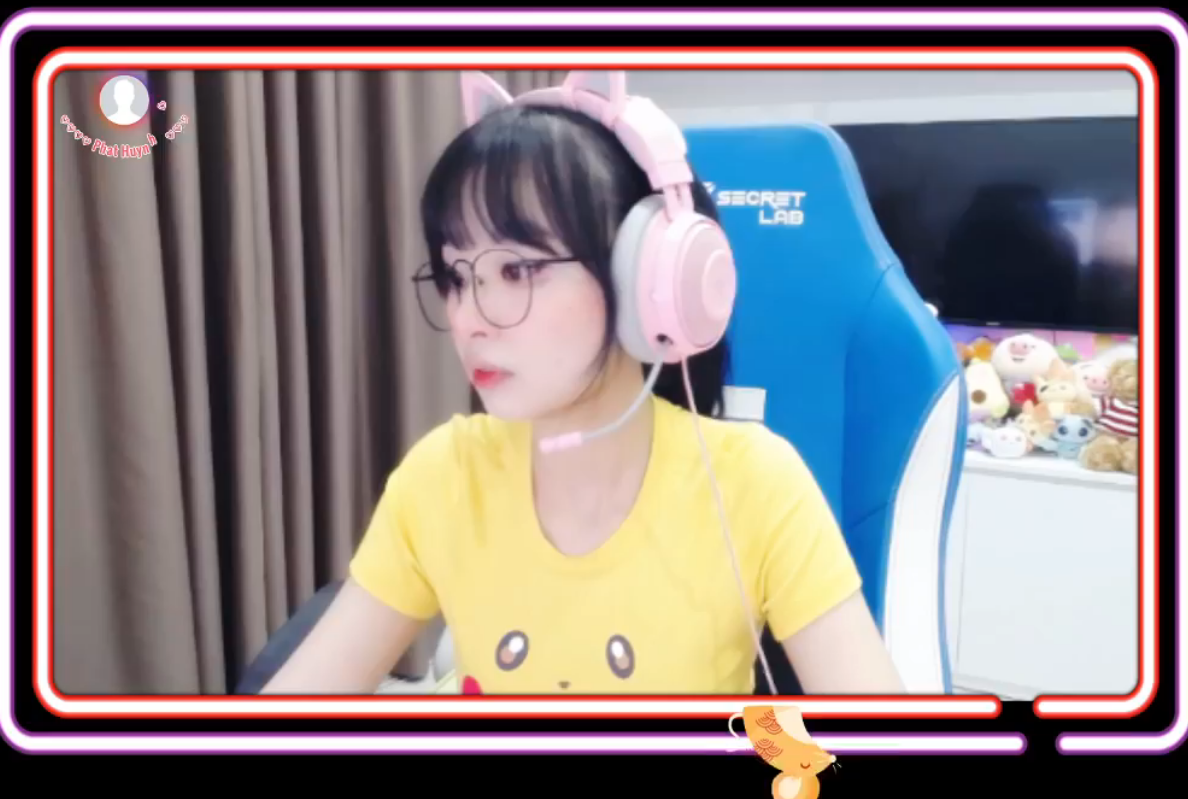 Mèo 2k4 mặc áo pikachu livestream nhảy Au Mobile để lộ chi tiết này khiến cộng đồng mạng xôn xao