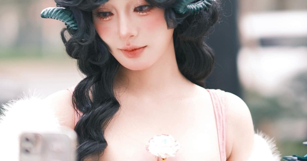Nữ coser zoom cận khoảnh khắc tẩy trang, mặt mộc vẫn khiến fan nam say đắm