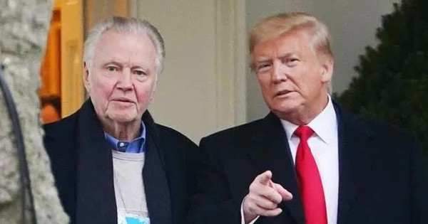Cha của Angelina Jolie có đứng sau kế hoạch giải cứu Hollywood của Tổng thống Donald Trump?