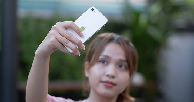 Chọn iPhone SE 2020 thế nào để vừa hợp 