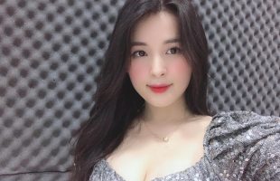 Nữ streamer Liên Quân khóc nức nở vì bị mắng nhưng vẫn khiến khán giả ngất ngây vì quá xinh