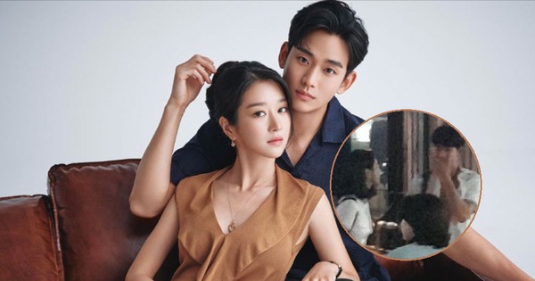 Lộ ảnh Seo Ye Ji mặc đồng phục nữ sinh siêu cưng ở hậu trường Điên Thì Có Sao, đã thế còn 