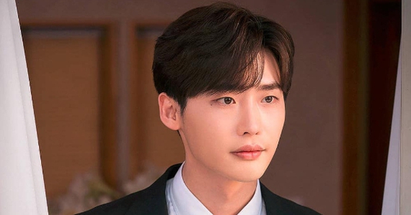 Lee Jong Suk bị tố cáo nghiêm trọng đến mức “ông lớn” cấm cửa