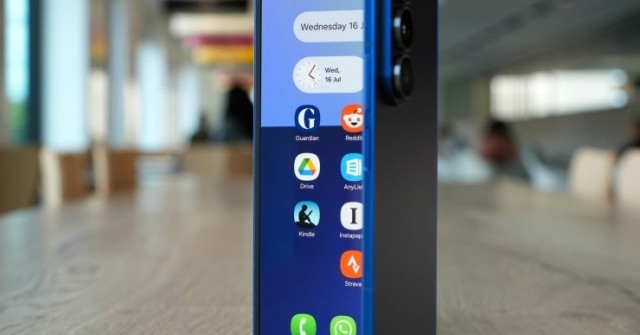 Galaxy Z Fold7 mỏng và ấn tượng nhưng sửa chữa có dễ dàng?