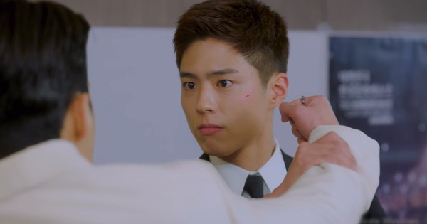 Record of Youth mở đầu không thể te tua hơn: Park Bo Gum bị đập tơi tả, Park So Dam thì cấp trên chèn ép