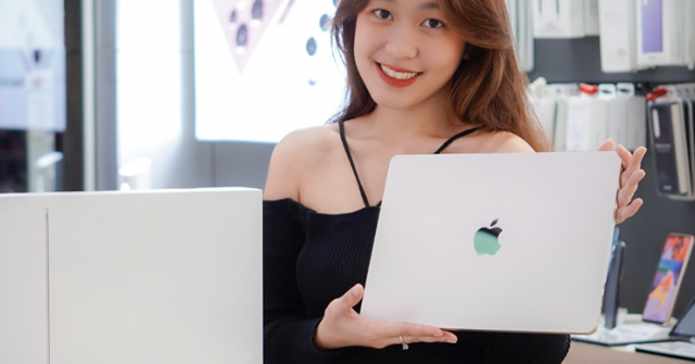 Giá MacBook tháng 10: Giảm tới 8,4 triệu đồng