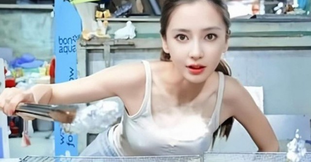 Hậu ly hôn, Angelababy thành "bà chủ" quán nướng ở lề đường, nhan sắc gây bão