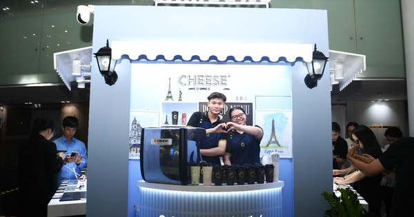 Thêm điểm check-in độc lạ cho bạn trẻ: Galaxy AI Café