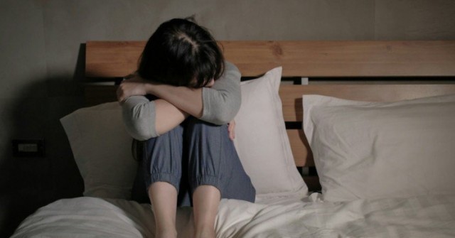 Cô gái trẻ kiện bố của bạn trai ra tòa
