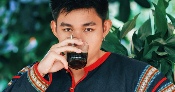 Jun Phạm say xỉn gây tranh cãi