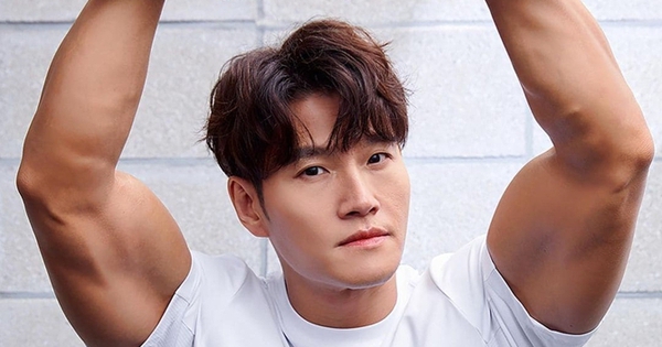 Kim Jong Kook bỏ rơi vợ mới cưới trong tuần trăng mật