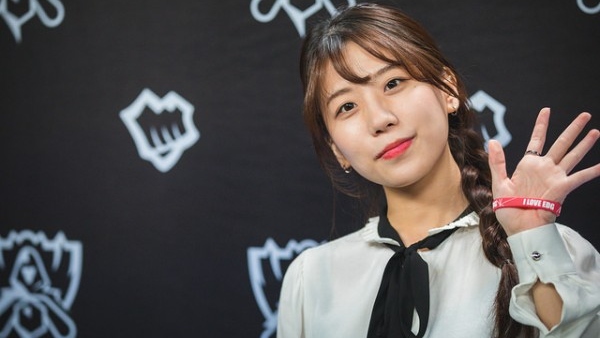 [CKTG 2019] MC Park Jeesun: “Trách nhiệm của tôi rất lớn vì tôi là người diễn đạt câu từ của các tuyển thủ”