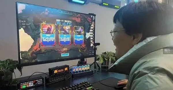 Bà cụ U70 cùng bạn lập đội Esports, đi đấu giải khiến cư dân mạng thán phục