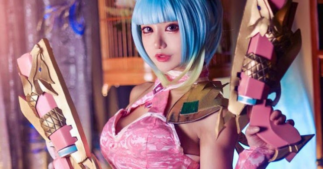 Dân mạng mê mẩn với phiên bản cosplay xạ thủ Violet Pháo Hoa Neon siêu lung linh