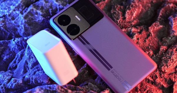 realme ra mắt điện thoại sạc 240W nhanh nhất thế giới, giá chỉ hơn 11 triệu đồng