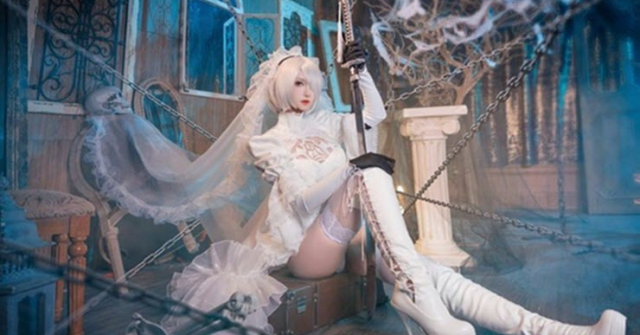 “Đỏ mặt” với màn cosplay “trắng tinh tươm” thành cô nàng 2B game NieR:Automata