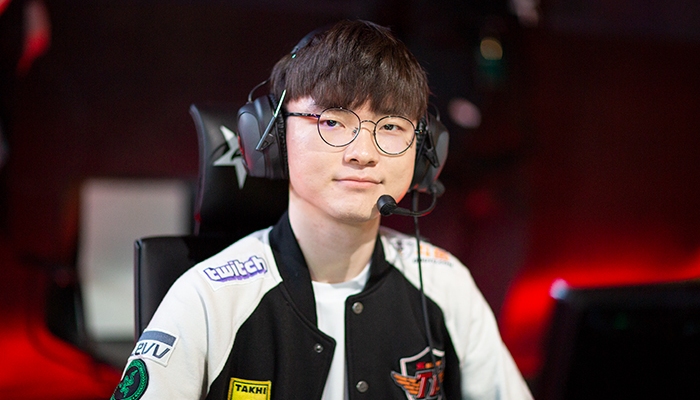 Sang Việt Nam thi đấu, Faker bất ngờ nhận quà sinh nhật từ fan hâm mộ