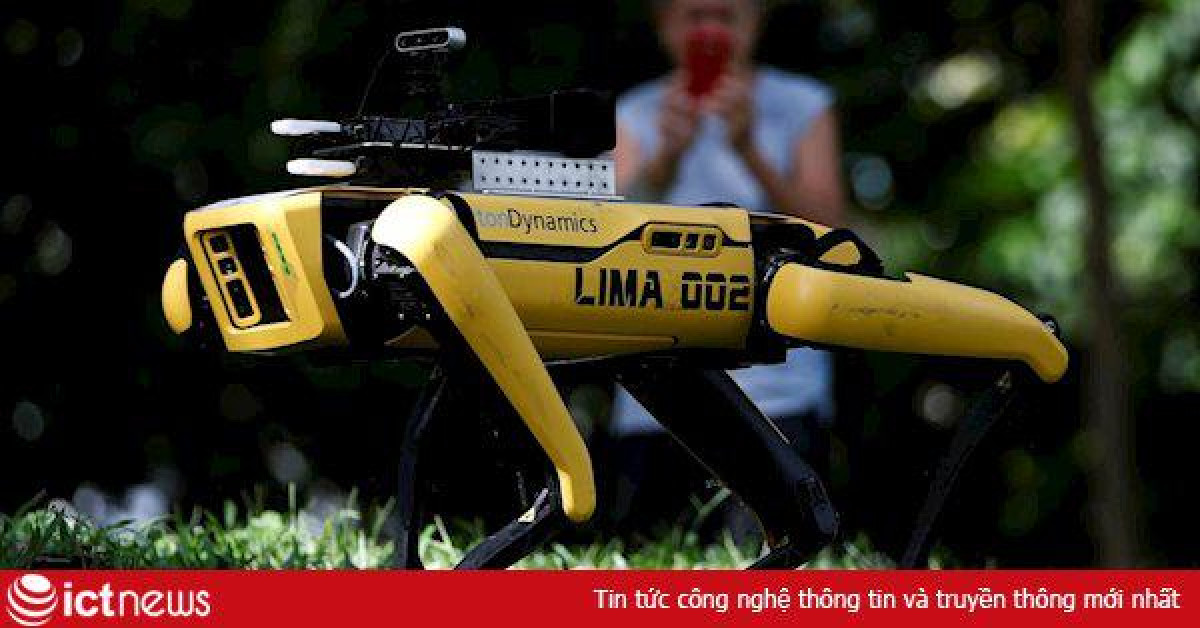 Robot chó nhắc người dân Singapore giãn cách xã hội