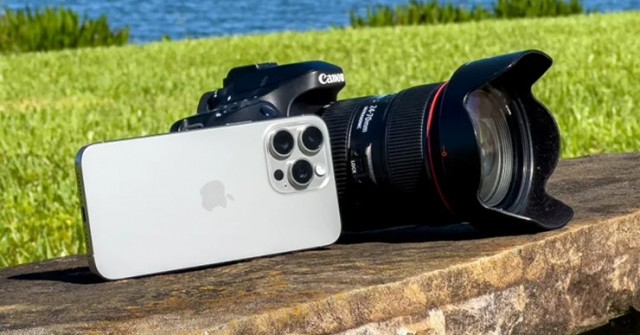 Mê chụp ảnh, người dùng iPhone 12 nên mua máy ảnh mới hay lên đời iPhone 15?