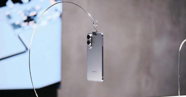 Đối thủ của iPhone 17 Air ấn định ngày ra mắt