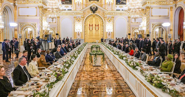 Dạ yến chiêu đãi lãnh đạo 30 nước của ông Putin có gì?: Từ hương vị Nga đến lời chúc 