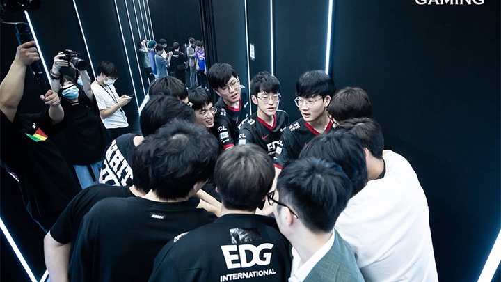 Kết quả LPL Mùa Hè 2021 hôm nay 8/6: EDG khẳng định sức mạnh