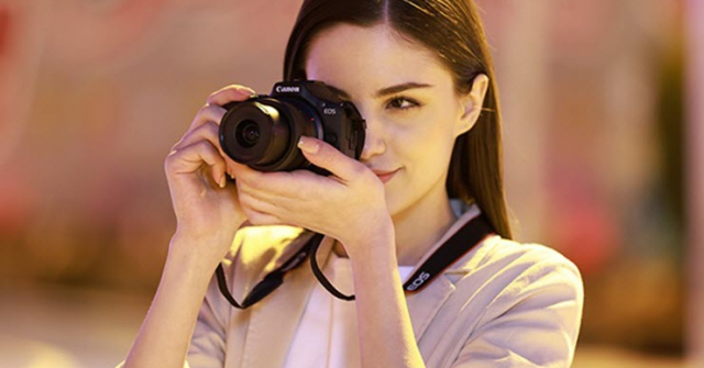 Canon trình làng máy ảnh không gương lật EOS R100