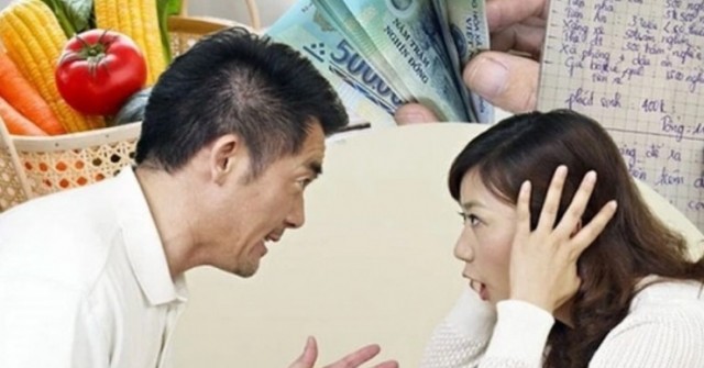 Vợ chồng và chuyện nên giữ tiền chung hay riêng?