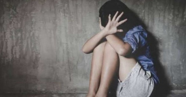 Bé gái lén gặp người yêu trên mạng, không ngờ bị xâm hại