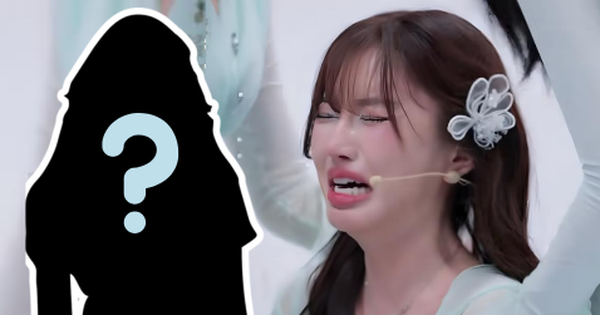 Drama mới ở Em Xinh: Bích Phương nghi khóc cạn nước mắt vì bị đàn em lập nhóm nói xấu, 1 người đáp trả căng