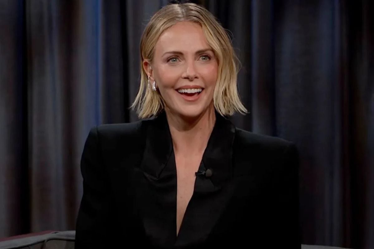 Charlize Theron Chỉ Trích Các Studio Hollywood Vì Không Dám 