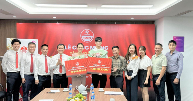 Ai là người đăng ký tài khoản thứ 1 triệu trên Vietlott SMS?