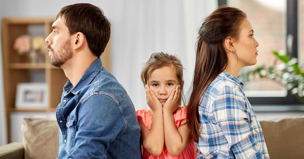 7 cách giúp trẻ bình tâm khi cha mẹ ly hôn