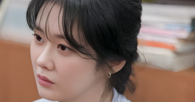 Jang Nara áp lực vì khuôn mặt trẻ con dù đã 44 tuổi