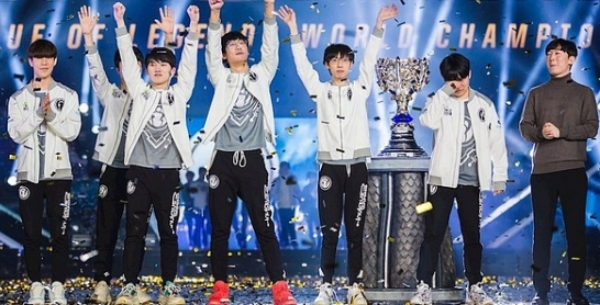 Để thua tan nát trước LNG của SofM ở vòng playoffs, IG vẫn góp mặt ở CKTG 2019