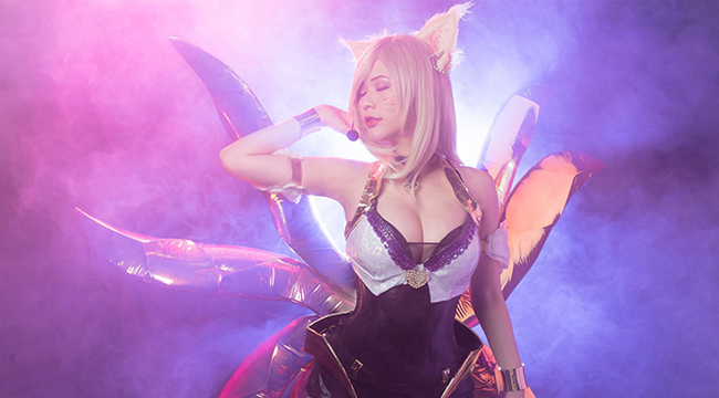 LMHT: Bỏng mắt với cosplay Ahri K/DA đầy gợi cảm