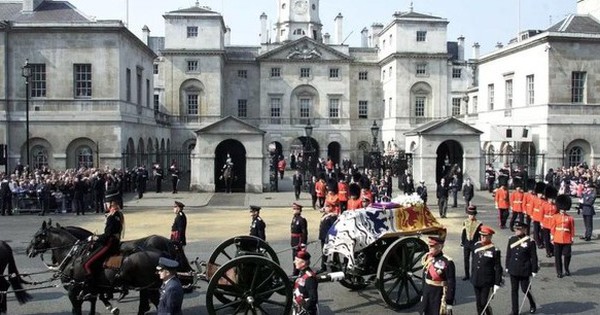 Tang lễ hiếm thấy dành cho Nữ hoàng Anh Elizabeth