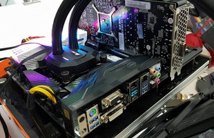 Trải nghiệm nhanh PUBG với Core i3-8350K mới toanh: Nhảy dù chạy vòng bo toàn 80 đến 100 FPS, quá mượt!