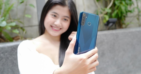 Với Realme 5 Pro, không khó để bạn tạo ra khác biệt và nổi bật giữa đám đông