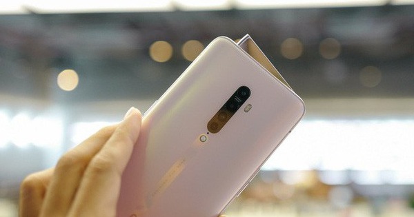 Cận cảnh Oppo Reno 2 