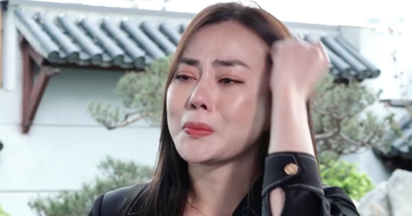 Phương Oanh cứ nhìn con là khóc