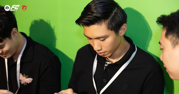 Văn Toàn đối đầu Văn Hậu trong trận cầu đặc biệt của FC Mobile Việt Nam, game thủ Việt đón tin vui lớn