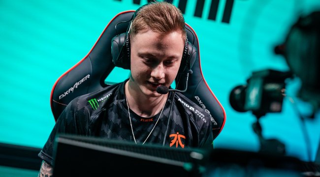 LMHT: Rekkles trở lại FNATIC, cộng đồng thi nhau chia buồn cho Upset