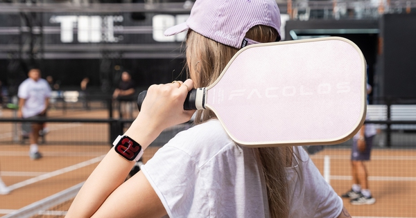 Review Amazfit Active màu hồng: Nhỏ gọn, mang đi đánh pickleball hợp trend mà cũng rất hay ho!