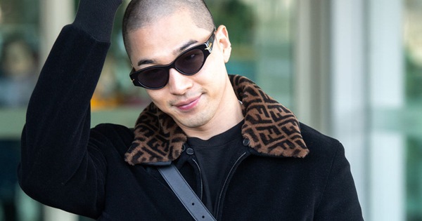 Taeyang (BIGBANG) lần đầu lộ diện sau thời gian dài vắng bóng, gây bão với mái đầu trọc càng nhìn càng ngầu “muốn xỉu”