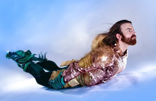 Cười ra nước mắt với loạt ảnh cosplay Hoàng tử Thủy Tề Aquaman mình đầy 