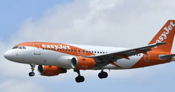 Phi công bất ngờ ngã gục, máy bay hãng EasyJet phải hạ cánh khẩn cấp