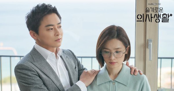 Đạo diễn Hospital Playlist cài cắm Jo Jung Suk yêu nữ chính từ đầu mà chẳng ai nhận ra?